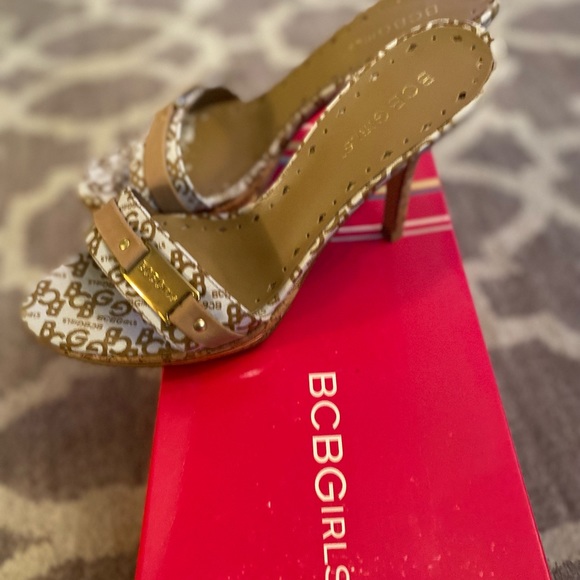 Brand new BCBG high heels size 6 - Picture 3 of 4